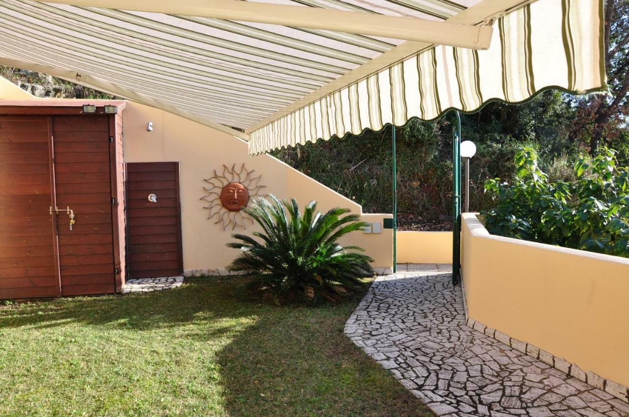 Una Spettacolare Vista Mare - Casa Con Jacuzzi Bergeggi Exterior photo